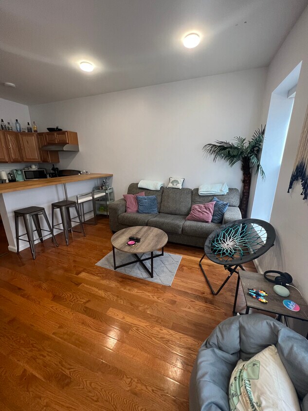 Common area - 86 9th St