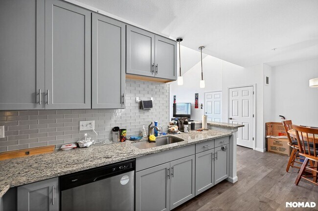 Building Photo - 15700 E Jamison Dr