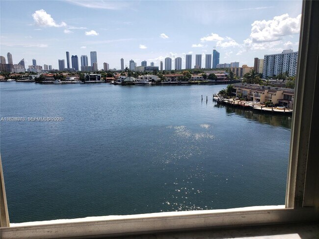 Foto del edificio - 16570 NE 26th Ave