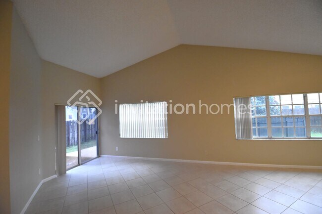 Building Photo - 9561 NW 18th Manor