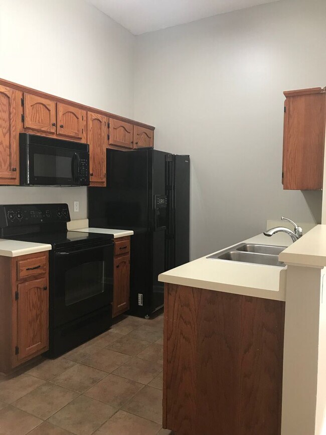 Foto del edificio - Olive Branch - 3 Bedroom, 2 Full bath Split Plan with Patio and Wood Privacy Fenced in Yard - Ove...