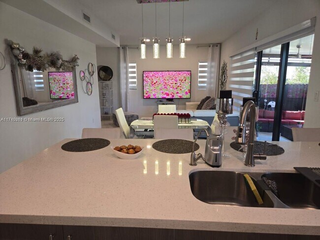 Foto del edificio - 249 NW 12th Ct