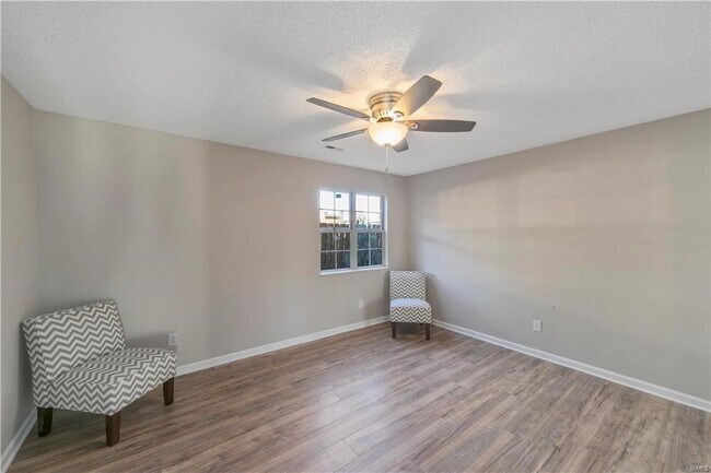 Foto del edificio - 1431 Thrush Plz