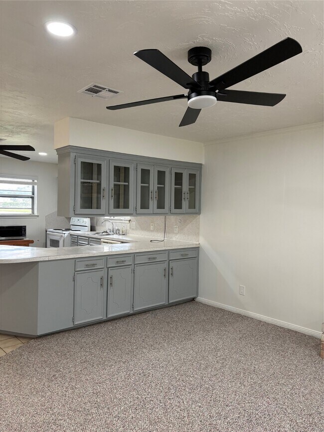 Foto del edificio - 1401 Andover Ln