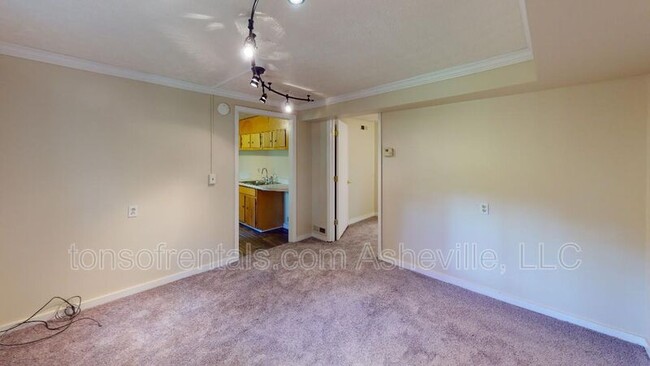 Building Photo - 422 Old Buckeye Cove Rd