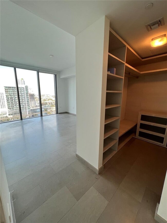 Foto del edificio - 68 SE 6th St