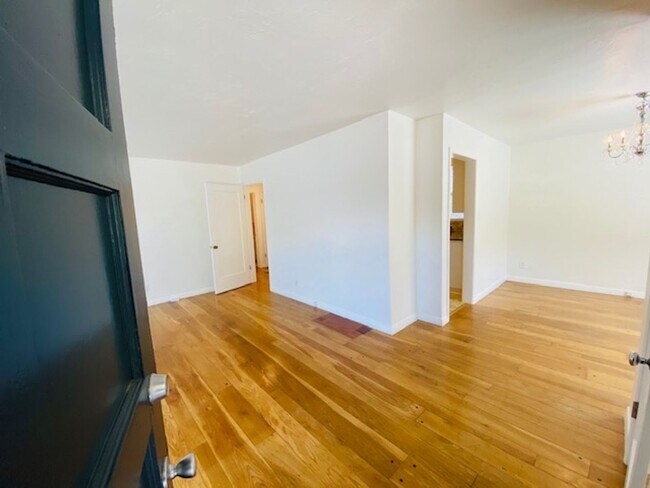 Foto del edificio - Gorgeous 1BD/1BA, Single-Story Unit in a Charming 4-Plex Near Downtown Lafayette- Available NOW!