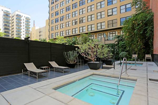 Foto del edificio - 460 S Spring St