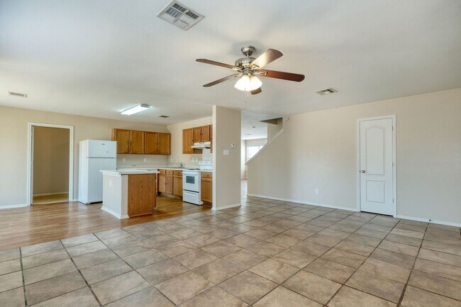 Building Photo - Spacious 4 bed/2.5 bath corner lot!