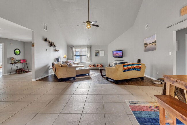 Building Photo - 10009 Calle De Celestino