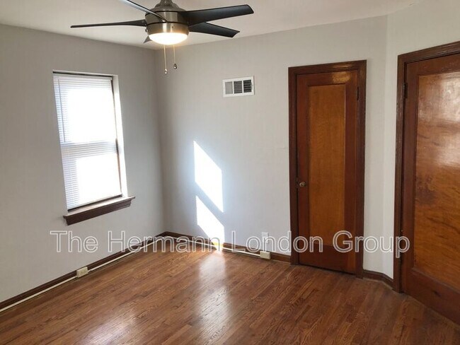 Building Photo - 4614-4616 Jamieson Avenue