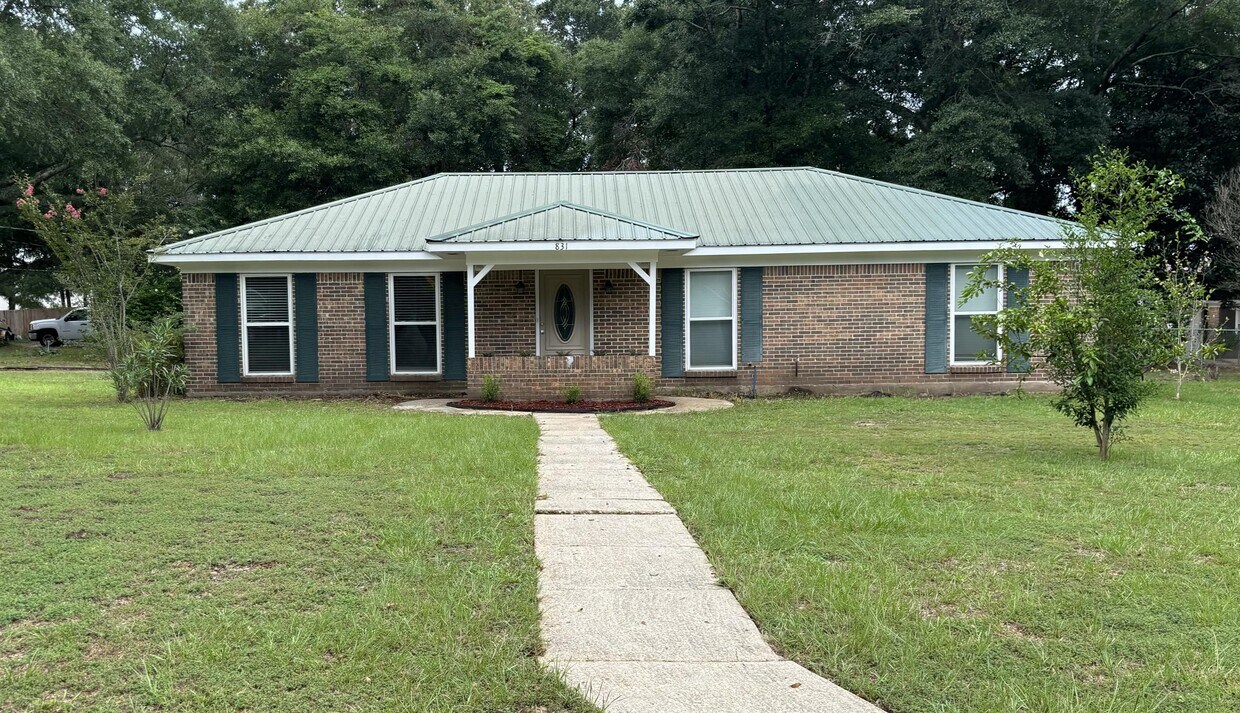 Foto principal - 831 Bonneville Dr