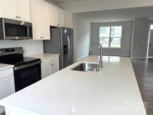 Building Photo - 437 Serenity Cir