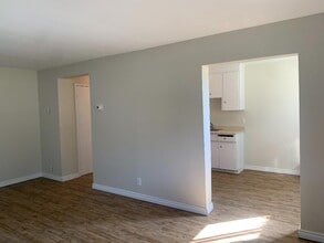 Building Photo - 206 Heiman St