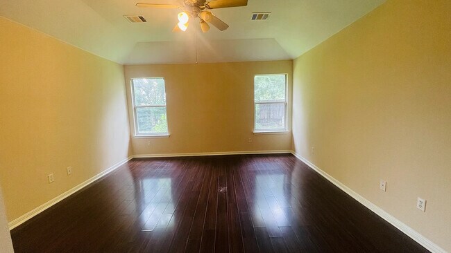 Foto del edificio - Room in House on Cromarty Ln
