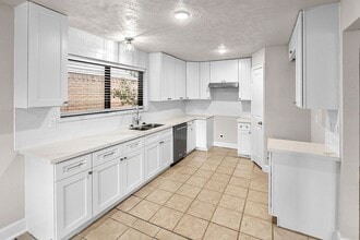 Building Photo - 14910 Grassington Dr