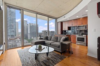 Building Photo - 360 Nueces St