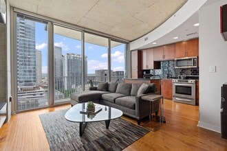Building Photo - 360 Nueces St