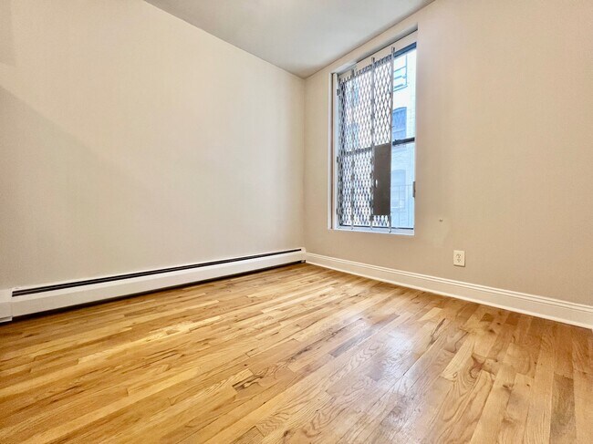 Building Photo - 386 Manhattan Ave