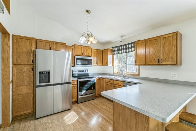 Building Photo - 1008 Oak St