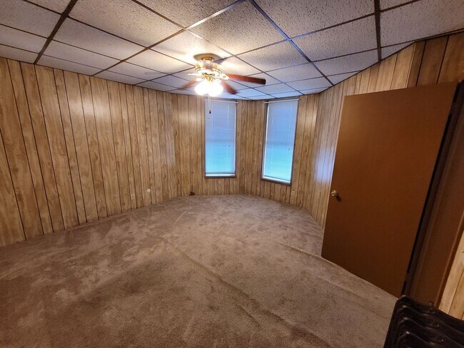 Building Photo - 402 N Railroad Street
