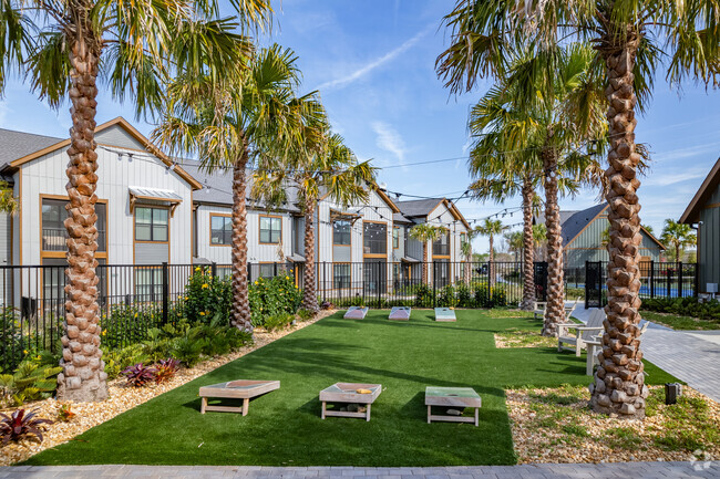 Outdoor Gaming Area - Canter Luxury Apartment Homes