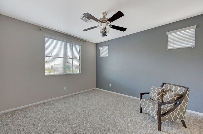 Building Photo - Beautiful 4 bedroom 3 bath home in Southwe...
