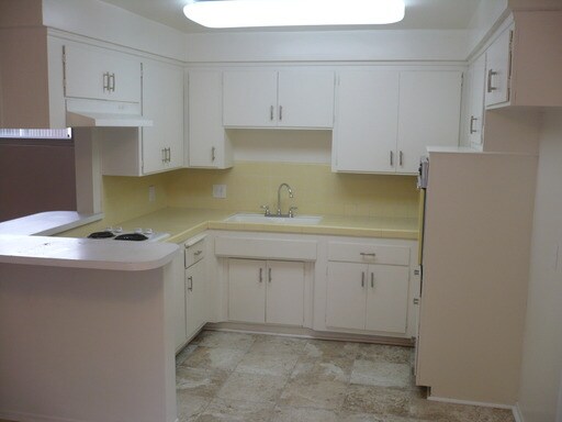 Building Photo - 7766 Paseo del Rey