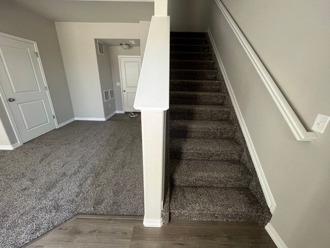 Building Photo - Immaculate Townhome Close to Woodmen and P...