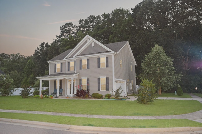 Building Photo - 912 Lake Thrasher Dr