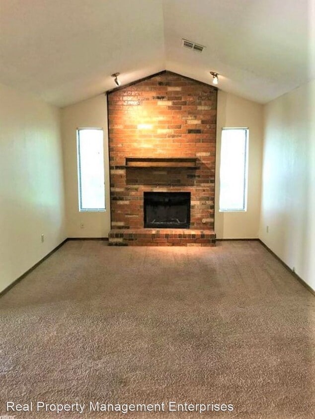 Primary Photo - 2 br, 2 bath House - 1401 N Fretz Ave