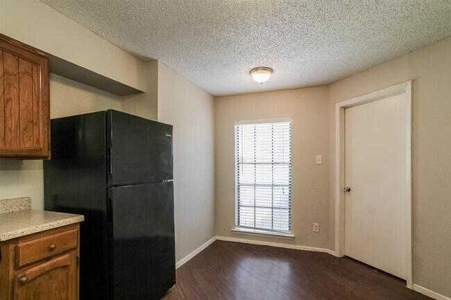 Building Photo - 2306 Peaceful Valley Dr