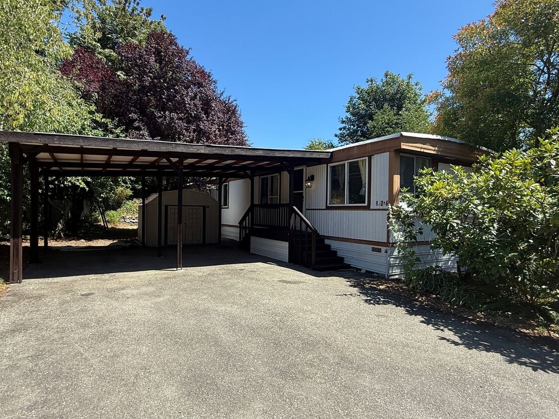Primary Photo - 2 bedroom 1 bath single wide located in Ho...