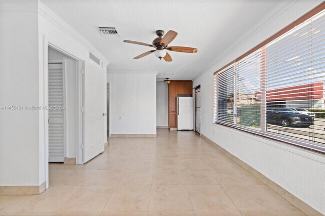 Building Photo - 1174 W 69th Pl