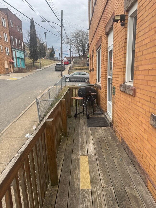 Building Photo - 201 Moore Ave