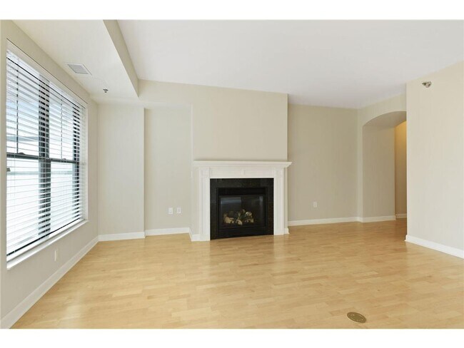 Foto del edificio - 317 Groveland Ave