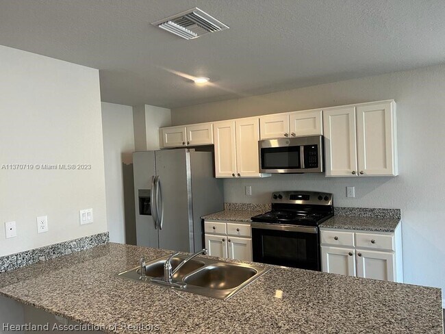 Building Photo - 1452 Stone Ridge Cir