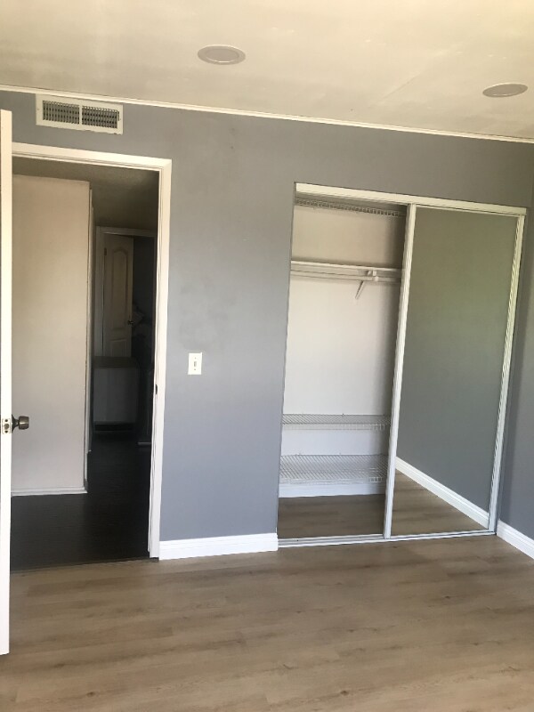 Foto principal - 714 S Barbara St