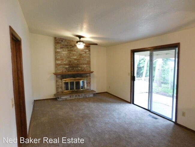 Building Photo - 3 br, 2 bath House - 4215 Snoopy Ct NE