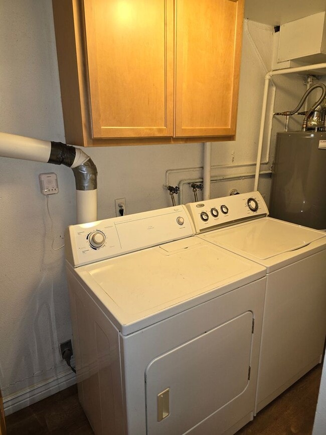 Foto del edificio - 2 Bed 1 Bath Garden Level Duplex