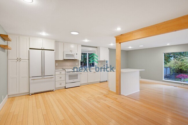 Foto del edificio - 3 BED & 2 BATH SINGLE FAMILY HOUSE WITH A ...