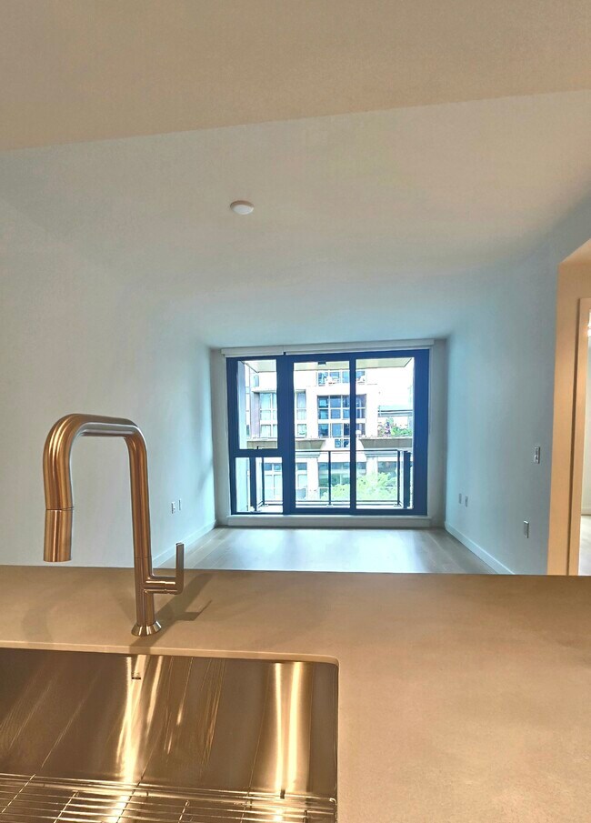 Photo du bâtiment - 402 -1530 W 6th av