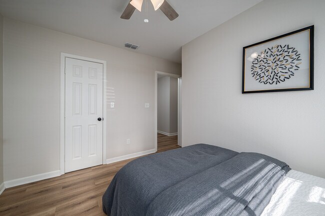 Foto del edificio - 1528 E Devine St