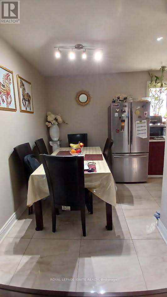 Building Photo - 16 Lakeland Crescent