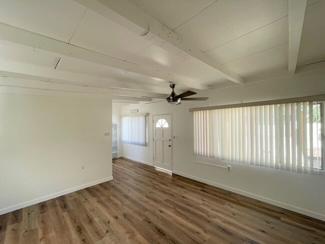 Building Photo - 409oak