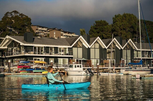 Foto del edificio - 28 Greenwood Cove Dr
