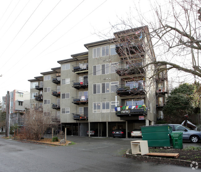 Building Photo - Minor Tower