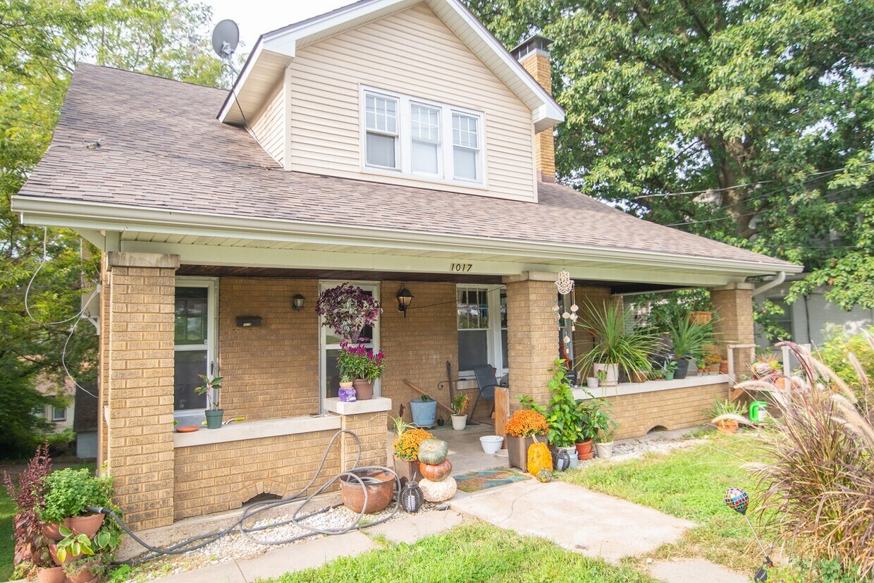 1017 W Main St, Jefferson City, MO 65109 Townhome Rentals in