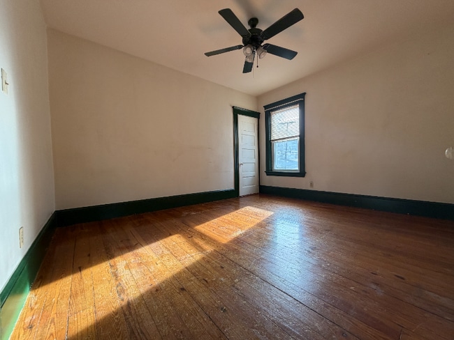 Building Photo - 529 Park Ave