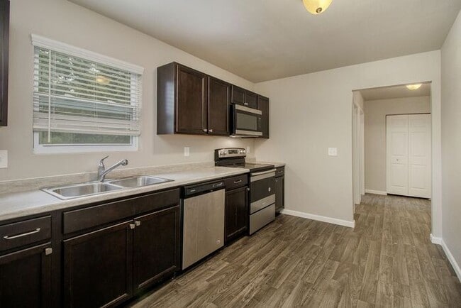 Building Photo - 7043 Wildflower Ct